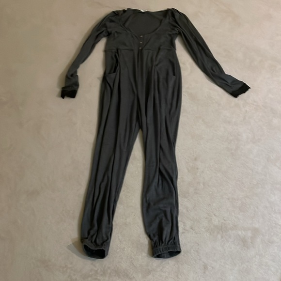 NWOT Free People On Point Cozy Ribbed Knit Lace Trim Romper in size XS Gray - Picture 9 of 12